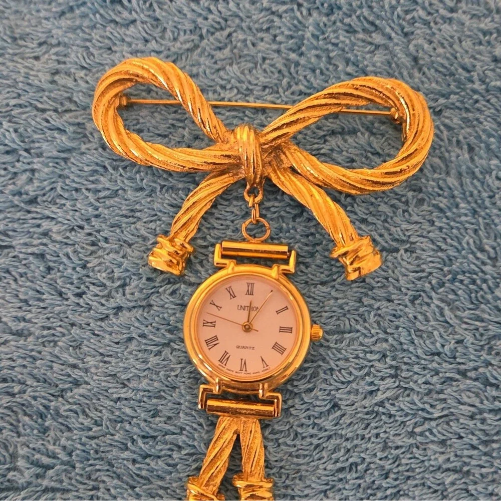 Univox Women's Quartz Gold Tone Dress Watch White Dial Roman Numerals Bracelet